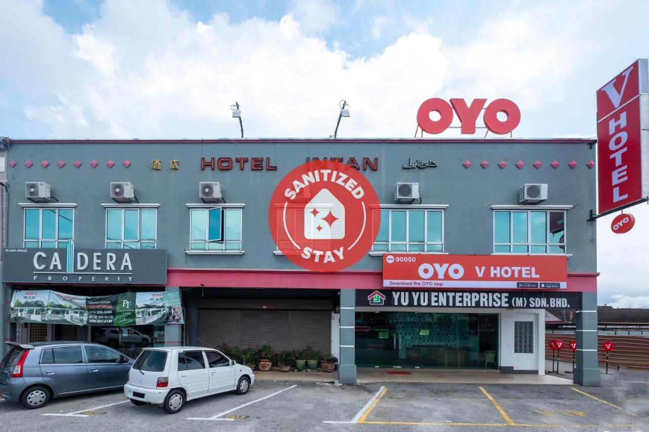 Oyo 90050 V Hotel Телук Интан Екстериор снимка