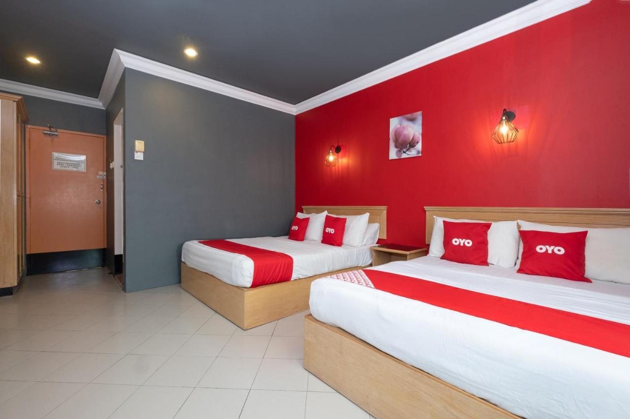 Oyo 90050 V Hotel Телук Интан Екстериор снимка