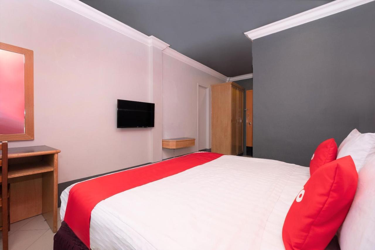 Oyo 90050 V Hotel Телук Интан Екстериор снимка